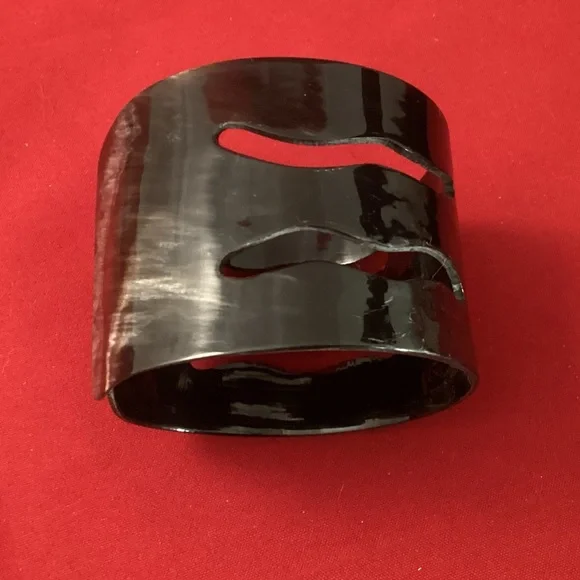 Horn (?) bracelet - Picture 2 of 7